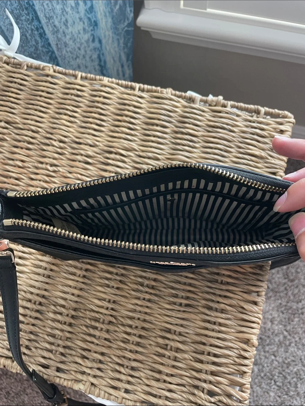 kate spade black crossbody with gold hardware - Picture 2 of 2